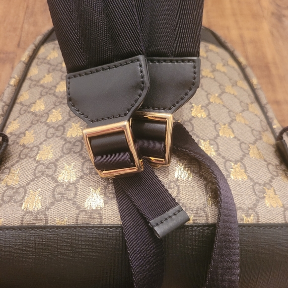 GUCCI small GG Supreme Bees Backpack - Picture 12 of 12
